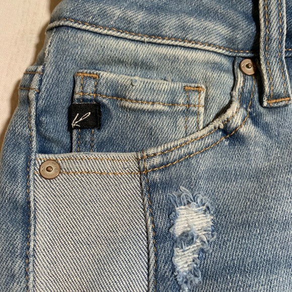 NWT KanCan High rise side panel short. Size 3/25. - Picture 7 of 10